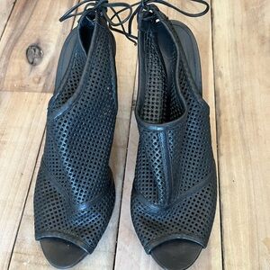 Vince Camuto Black Leather Lace-Up Peep Toe Heels Size 6 1/2.